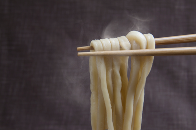 【冷凍麺の美味しさ倍増】プロの茹で方＆冷やし方とおすすめ商品